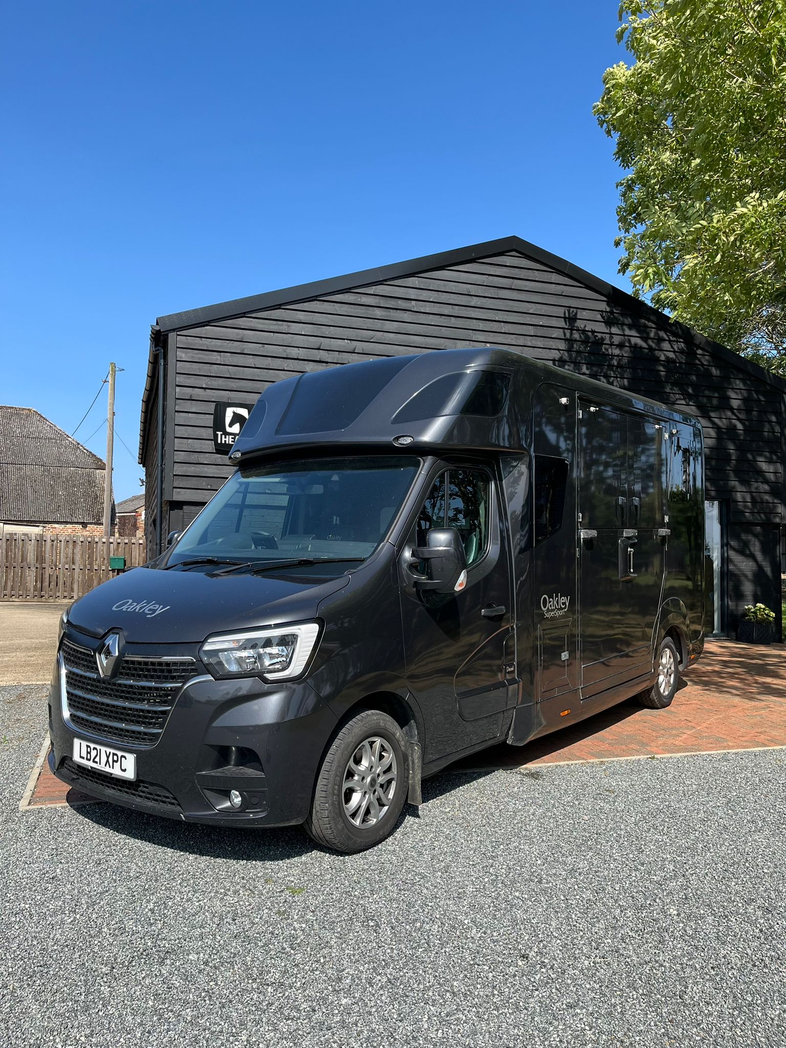 Oakley 3.5t Supersport Horsebox 2021 - Atacanter Horsebox Hire and Sales